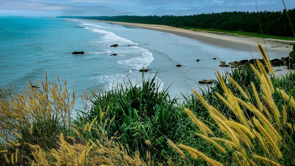 A quiet, unspoiled beach on the North Kerala coast near Kannur