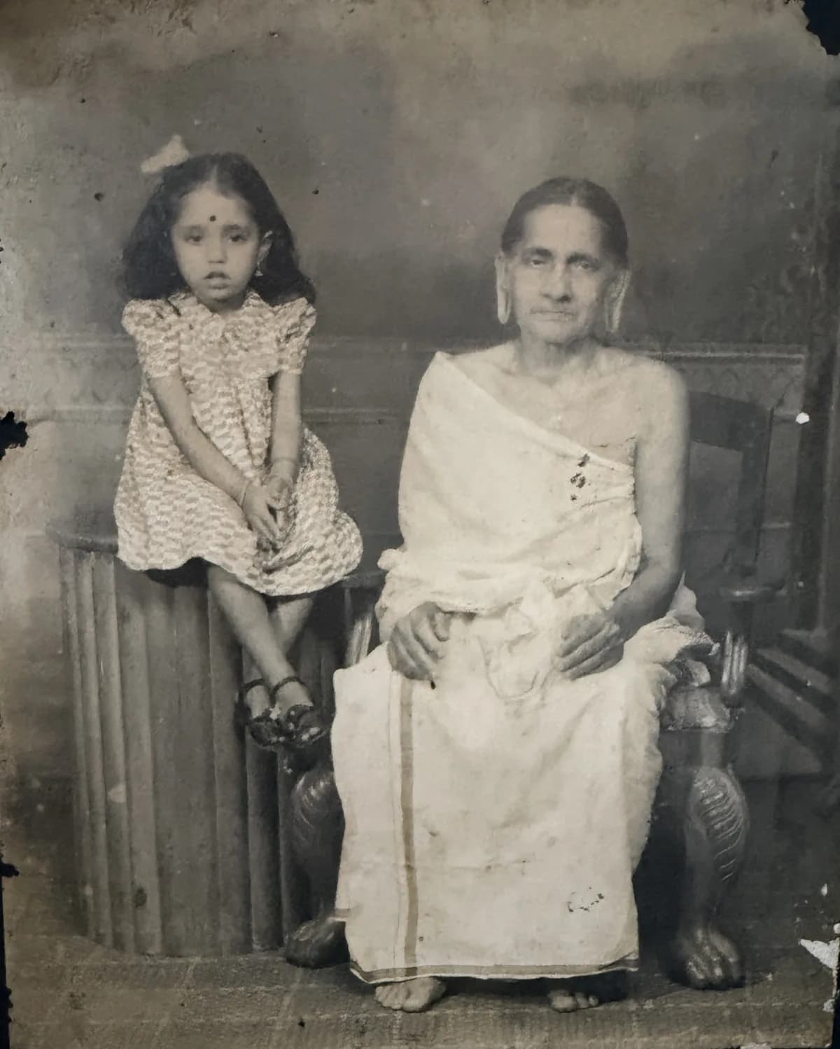 A 1930s family photograph of the Othayoth tharavadu, showing the owner's great-grandmother